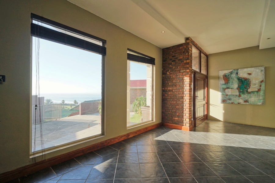 8 Bedroom Property for Sale in Winterstrand Eastern Cape